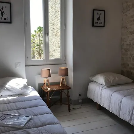 Peaceful House With A Sunny Courtyard And Pool Дом отдыха