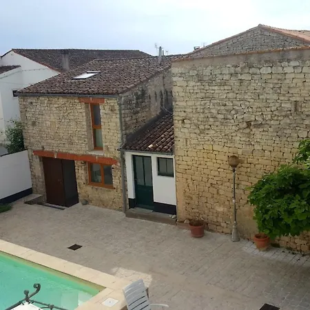 Semesterbostad Peaceful House With A Sunny Courtyard And Pool Sainte-Marie-de-Ré