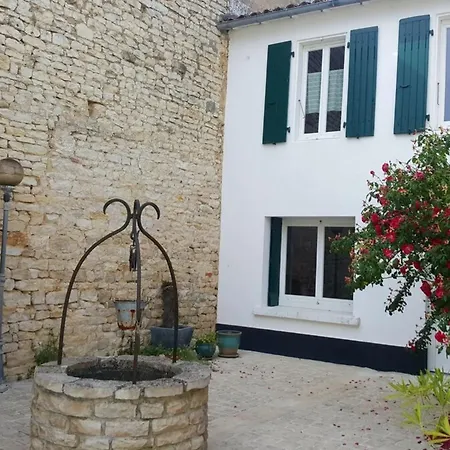 Peaceful House With A Sunny Courtyard And Pool * Сент-Мари-де-Ре