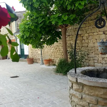 Peaceful House With A Sunny Courtyard And Pool Дом отдыха Сент-Мари-де-Ре